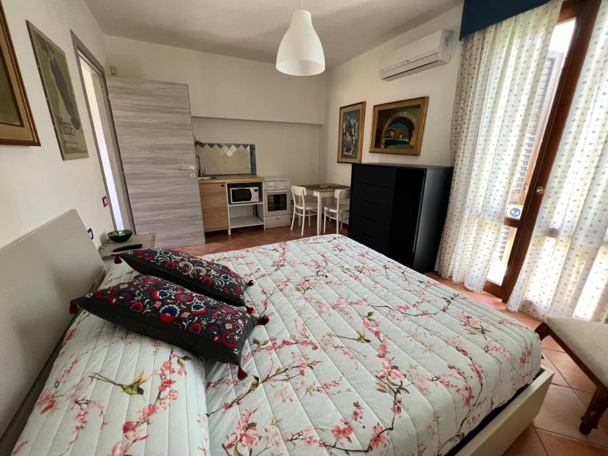 Ferienwohnung L'Essenziale Pula Exterior foto
