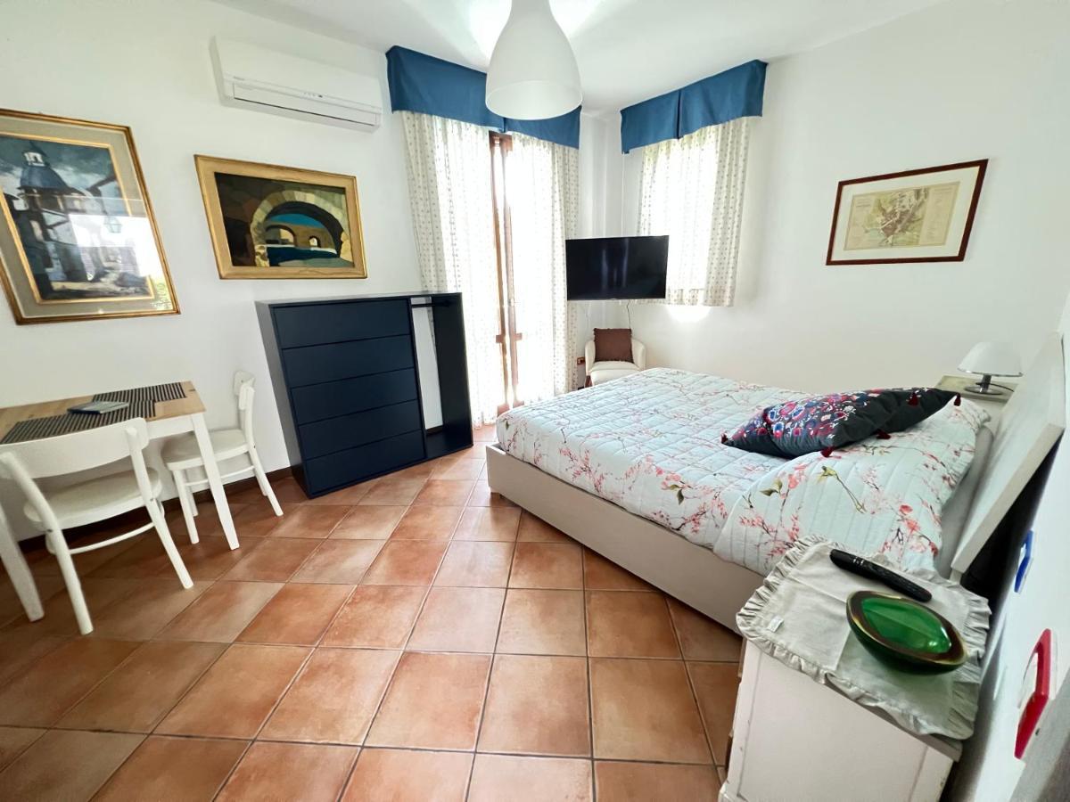 Ferienwohnung L'Essenziale Pula Exterior foto