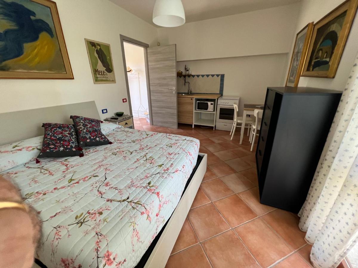 Ferienwohnung L'Essenziale Pula Exterior foto